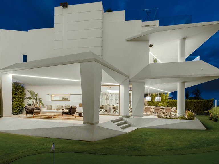 Villa for Sale in Nueva Andalucía, Marbella Area 1