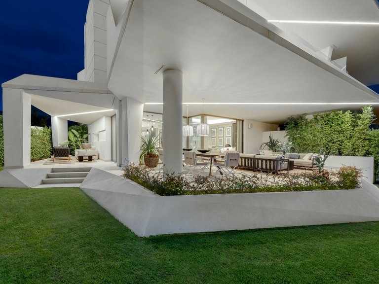 Villa for Sale in Nueva Andalucía, Marbella Area 2