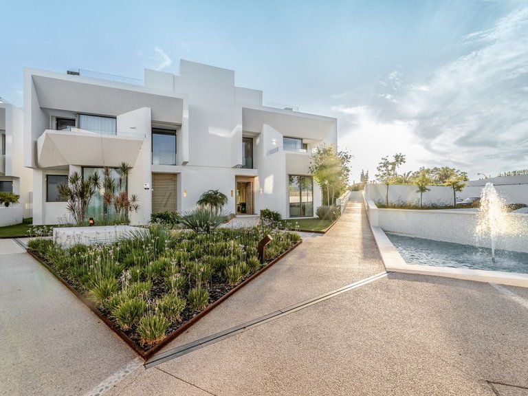 Villa for Sale in Nueva Andalucía, Marbella Area 3