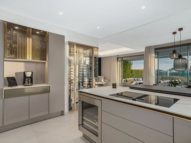 Villa for Sale in Nueva Andalucía, Marbella Area 11