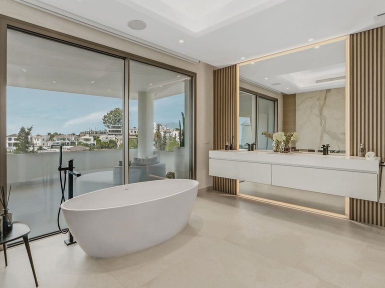 Villa for Sale in Nueva Andalucía, Marbella Area 20