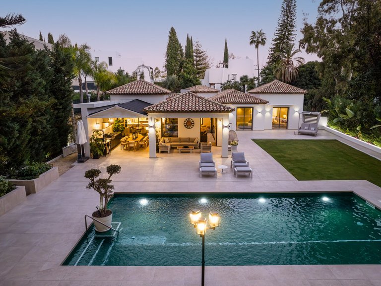 Villa for Sale in Nueva Andalucía, Marbella Area 1