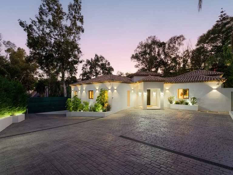 Villa for Sale in Nueva Andalucía, Marbella Area 3
