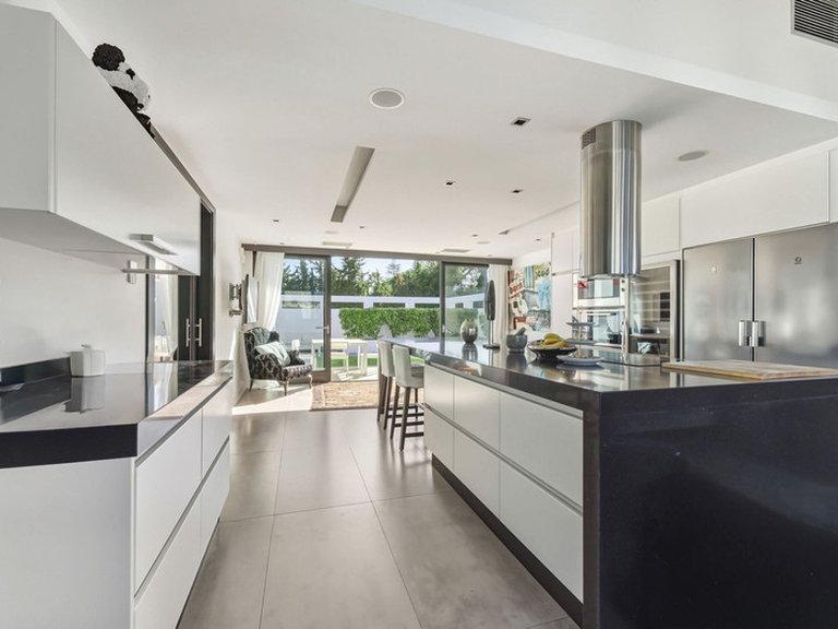 Villa for Sale in Guadalmina Baja, Marbella Area 6