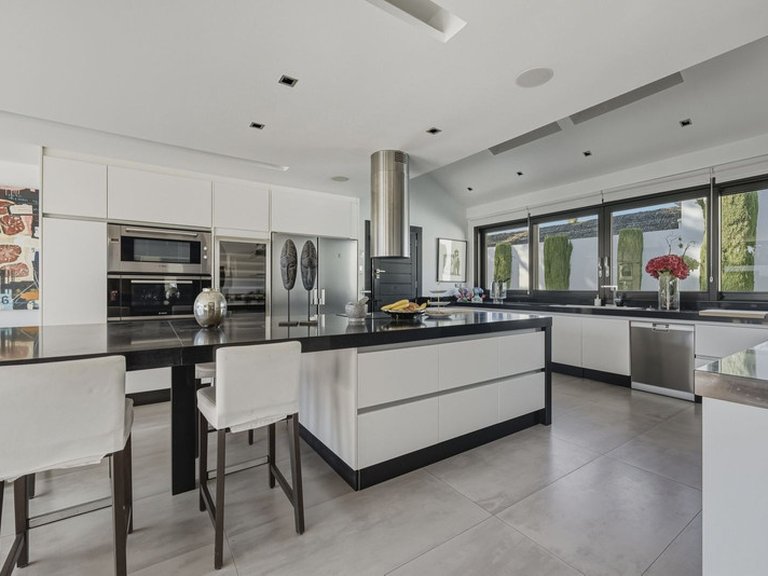 Villa for Sale in Guadalmina Baja, Marbella Area 11