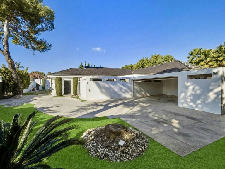 Villa for Sale in Guadalmina Baja, Marbella Area 5
