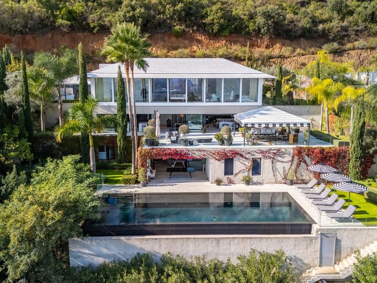Villa for Sale in La Mairena, Marbella Area 1