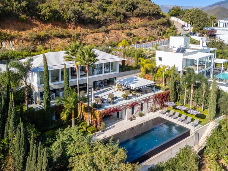 Villa for Sale in La Mairena, Marbella Area 3