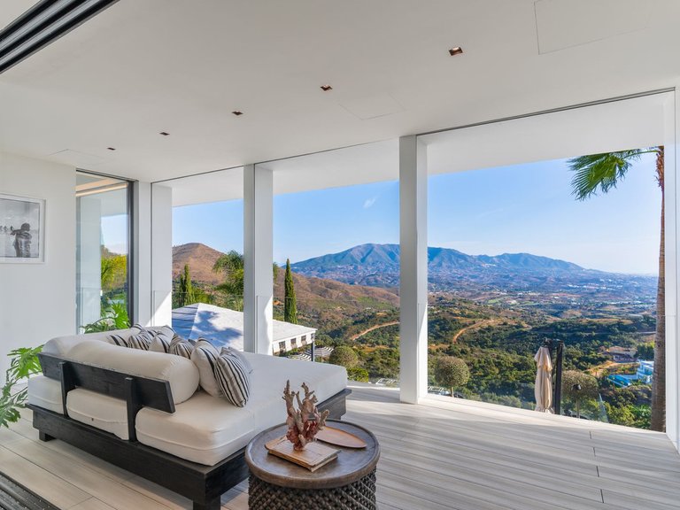 Villa for Sale in La Mairena, Marbella Area 8