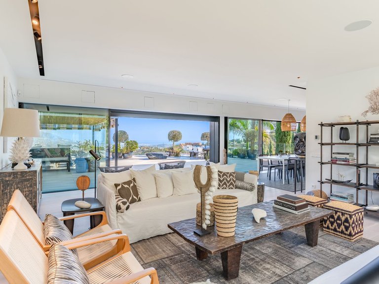 Villa for Sale in La Mairena, Marbella Area 9