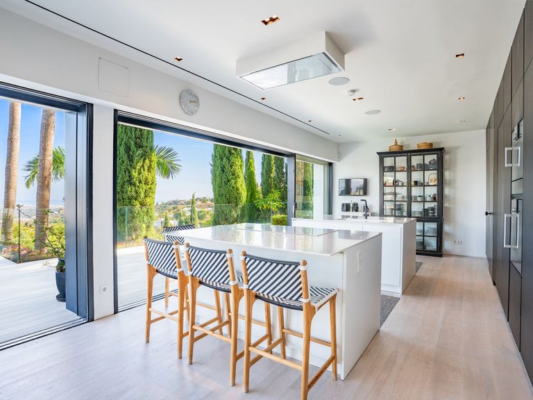 Villa for Sale in La Mairena, Marbella Area 14