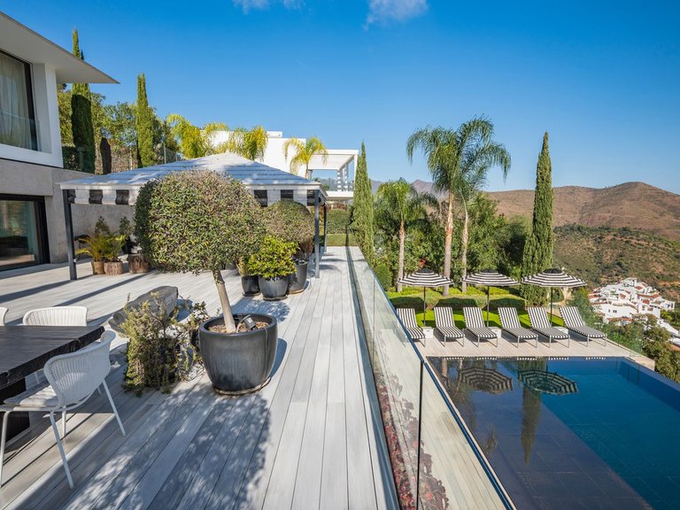Villa for Sale in La Mairena, Marbella Area 16