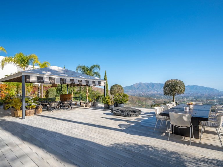 Villa for Sale in La Mairena, Marbella Area 18