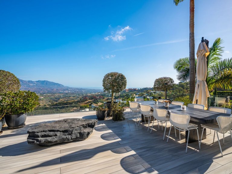 Villa for Sale in La Mairena, Marbella Area 20