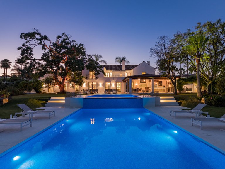 Villa for Sale in Nueva Andalucía, Marbella Area 1