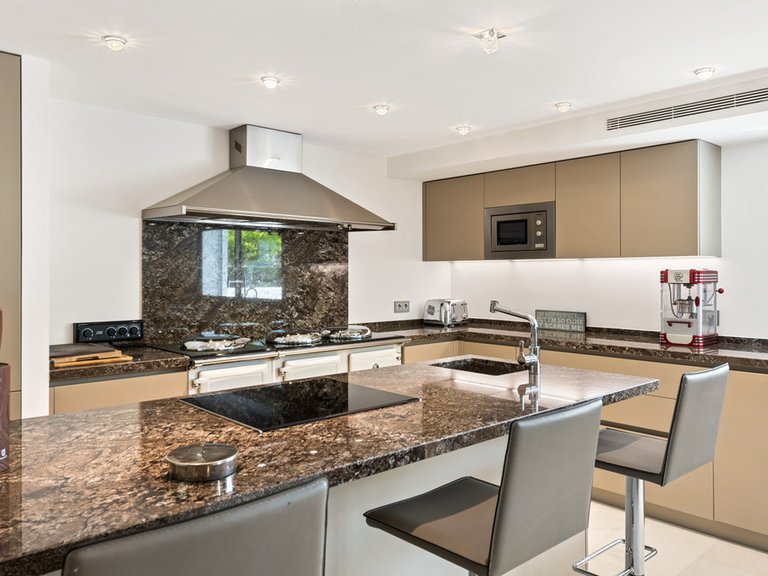 Villa for Sale in Nueva Andalucía, Marbella Area 9