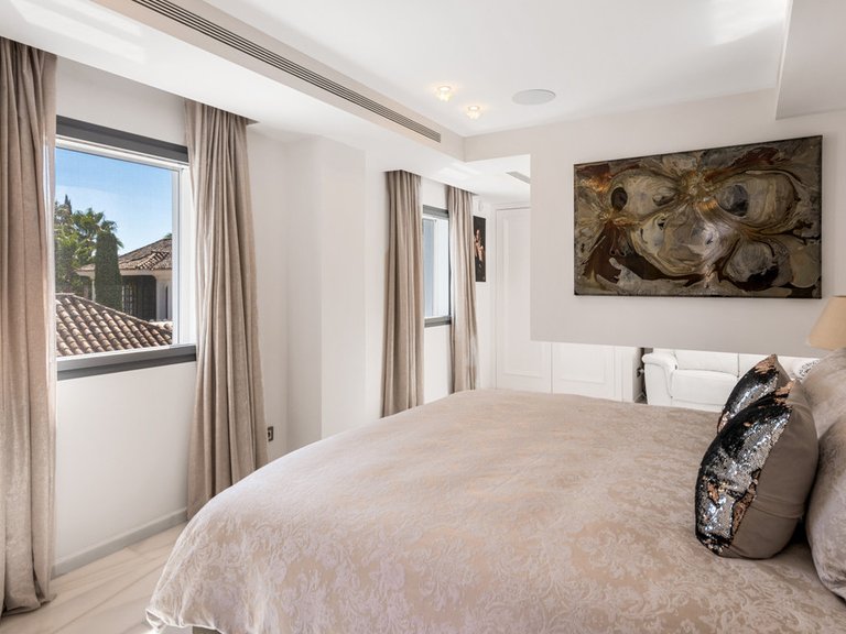 Villa for Sale in Nueva Andalucía, Marbella Area 14