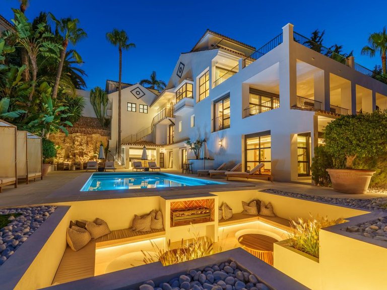 Villa for Sale in Nueva Andalucía, Marbella Area 1