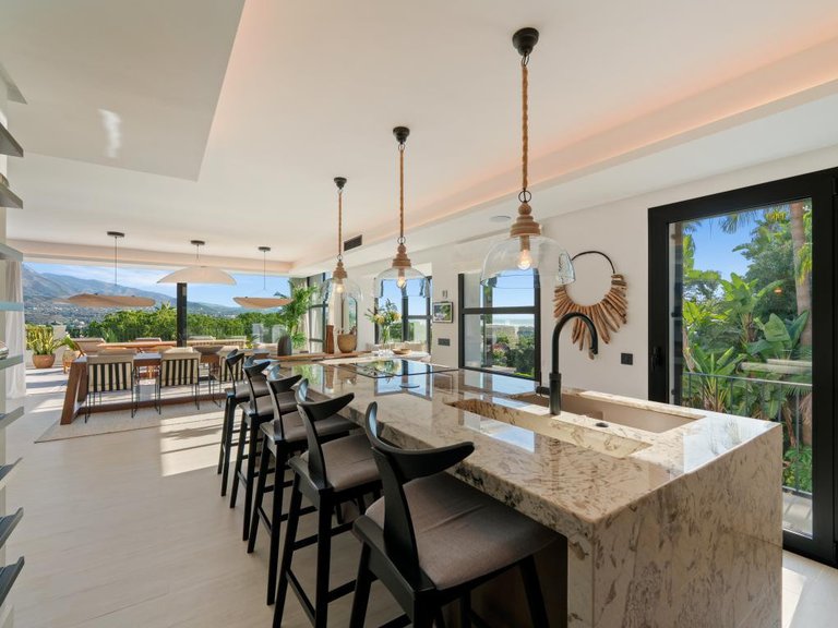 Villa for Sale in Nueva Andalucía, Marbella Area 14