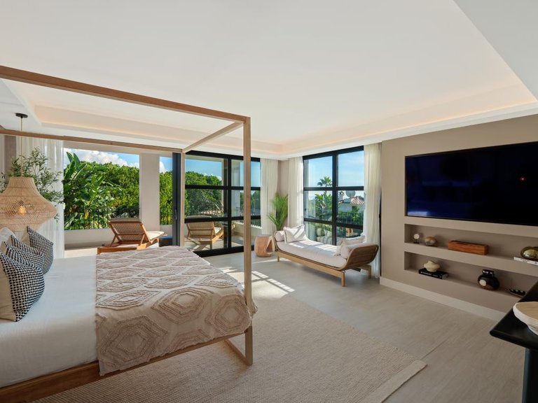 Villa for Sale in Nueva Andalucía, Marbella Area 16