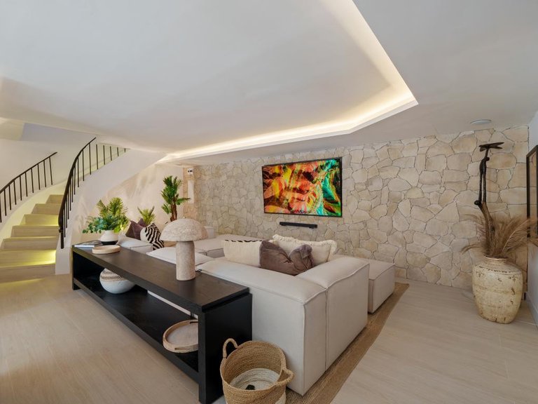 Villa for Sale in Nueva Andalucía, Marbella Area 18
