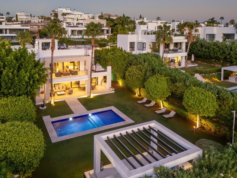 Villa for Sale in Nueva Andalucía, Marbella Area 1