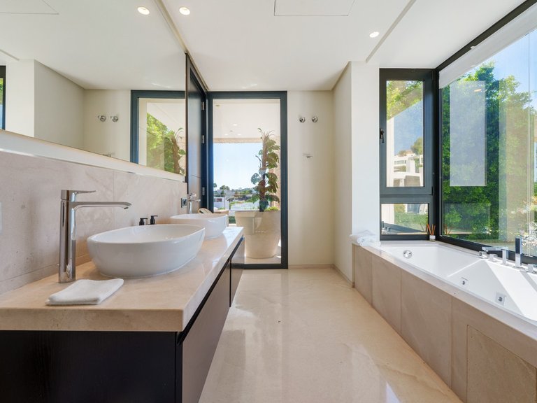 Villa for Sale in Nueva Andalucía, Marbella Area 16
