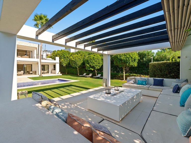 Villa for Sale in Nueva Andalucía, Marbella Area 18