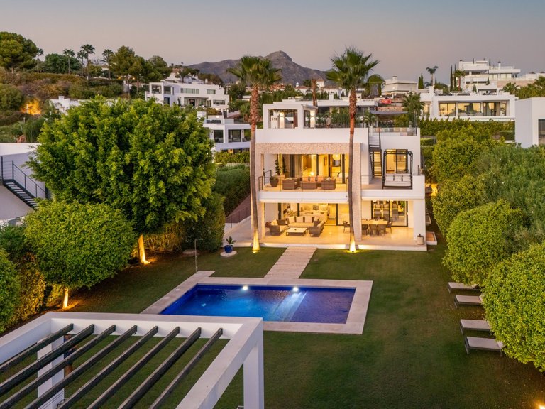 Villa for Sale in Nueva Andalucía, Marbella Area 3
