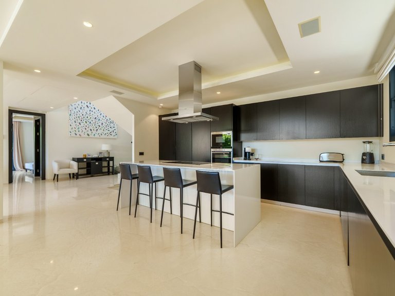 Villa for Sale in Nueva Andalucía, Marbella Area 4
