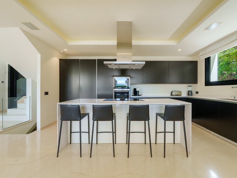 Villa for Sale in Nueva Andalucía, Marbella Area 6