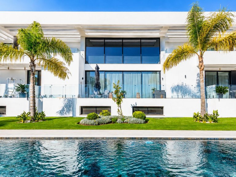 Villa for Sale in El Paraiso, Marbella Area 2