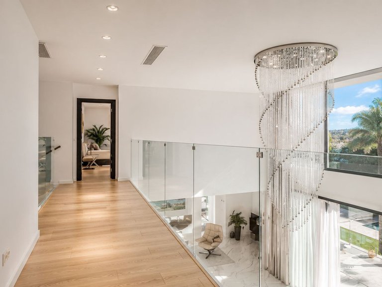 Villa for Sale in El Paraiso, Marbella Area 13
