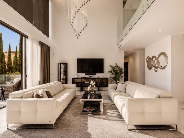 Villa for Sale in El Paraiso, Marbella Area 6