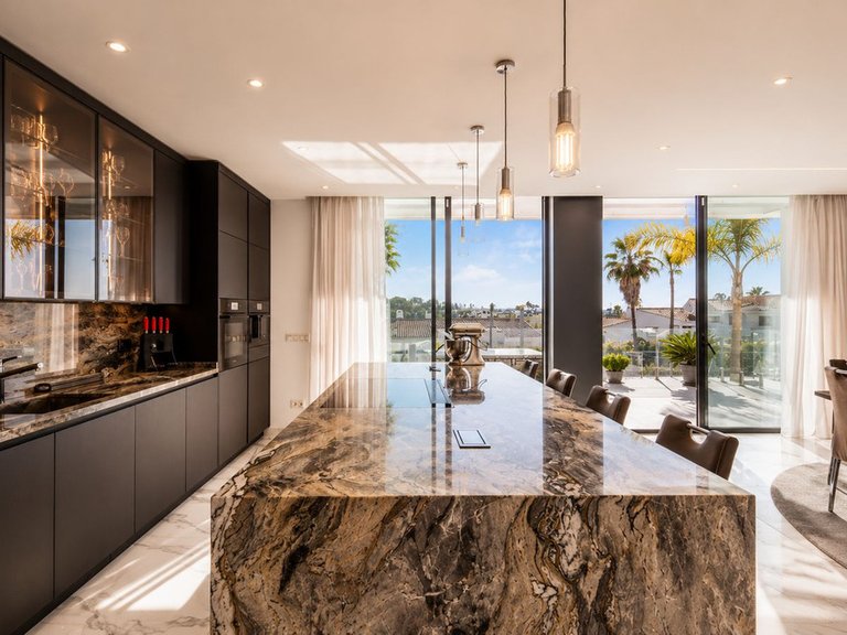 Villa for Sale in El Paraiso, Marbella Area 7