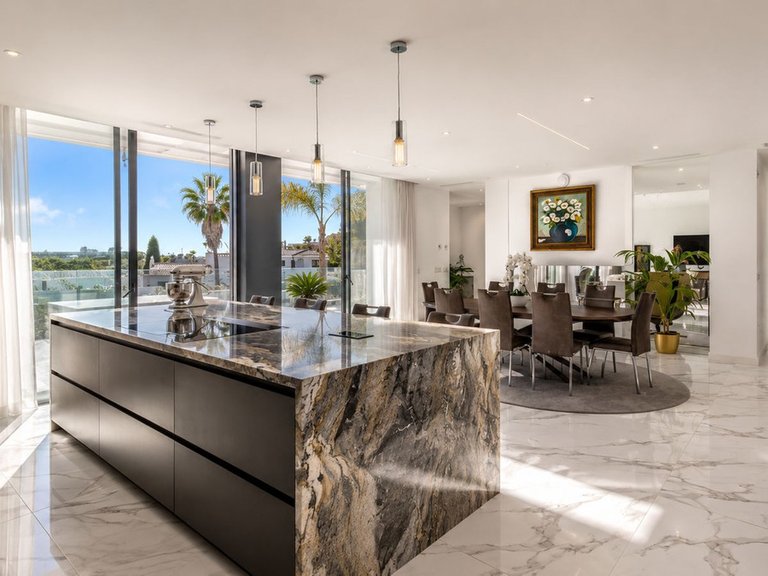 Villa for Sale in El Paraiso, Marbella Area 8