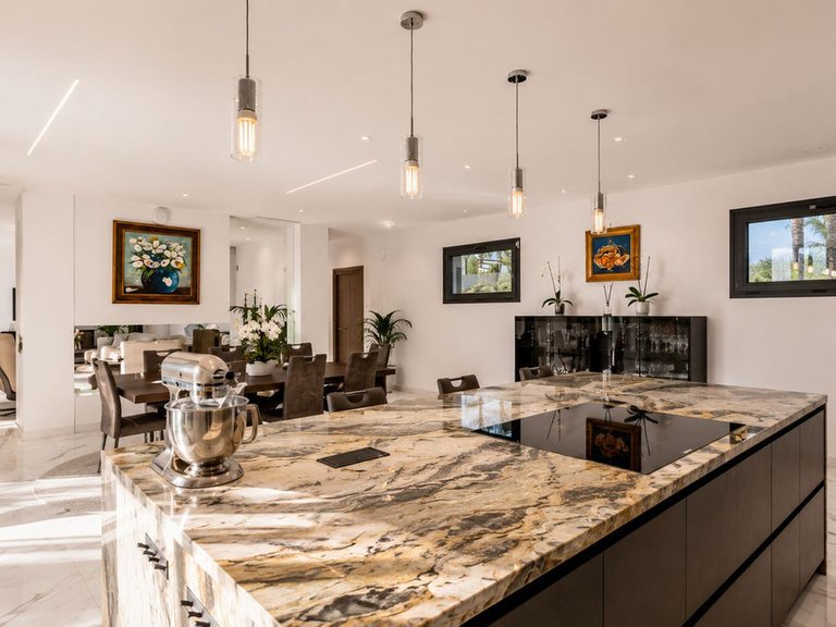 Villa for Sale in El Paraiso, Marbella Area 9