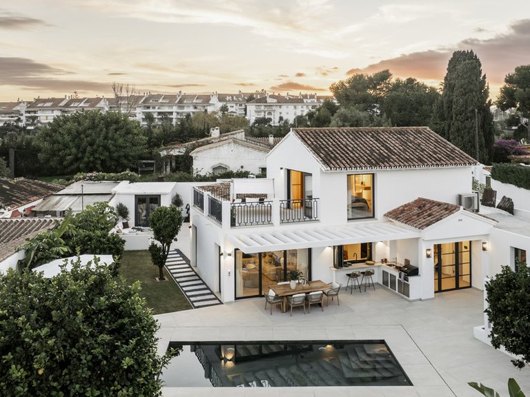 Villa for Sale in San Pedro De Alcántara, Marbella Area 1