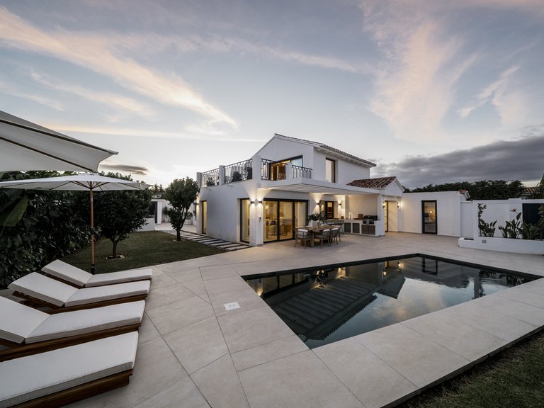 Villa for Sale in San Pedro De Alcántara, Marbella Area 2