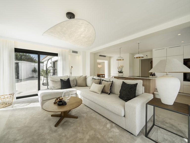 Villa for Sale in San Pedro De Alcántara, Marbella Area 4