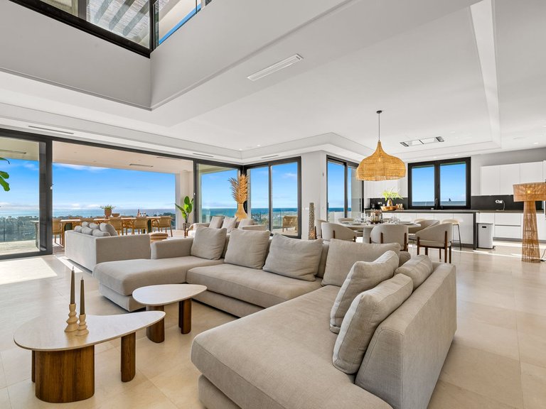 Villa for Sale in El Paraiso, Marbella Area 3