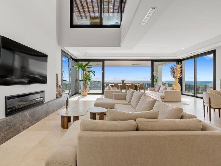 Villa for Sale in El Paraiso, Marbella Area 4