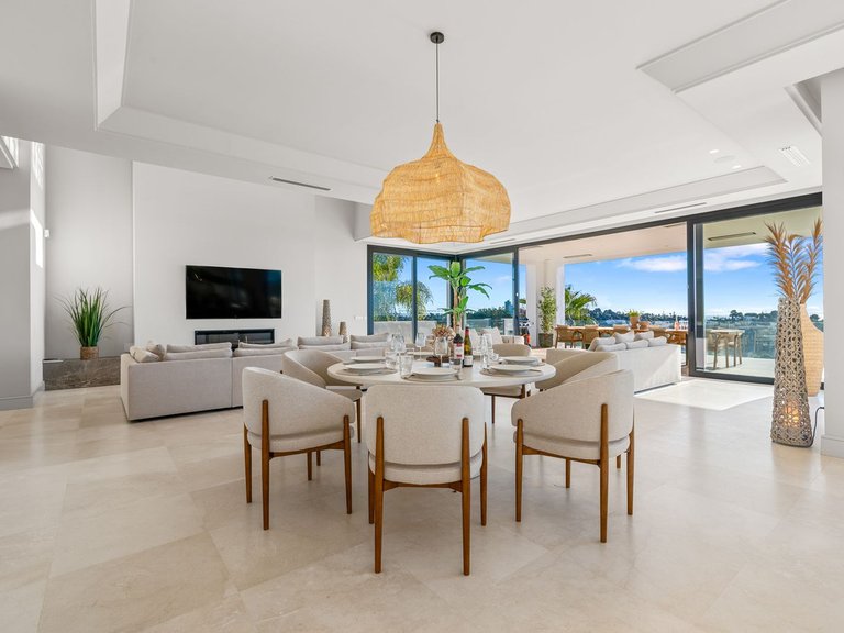Villa for Sale in El Paraiso, Marbella Area 6