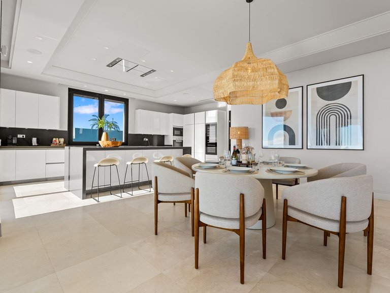 Villa for Sale in El Paraiso, Marbella Area 9