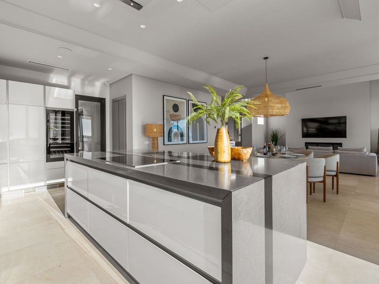 Villa for Sale in El Paraiso, Marbella Area 12