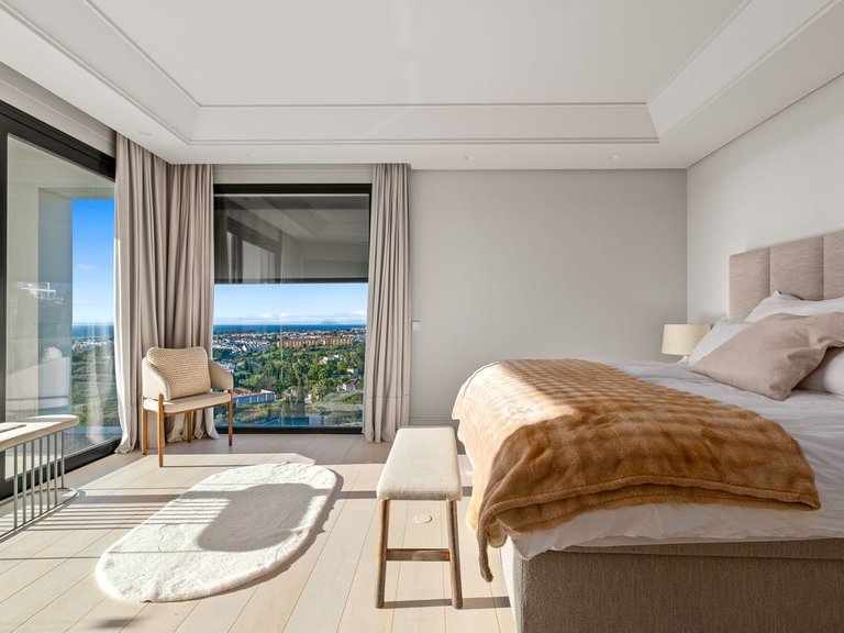 Villa for Sale in El Paraiso, Marbella Area 13