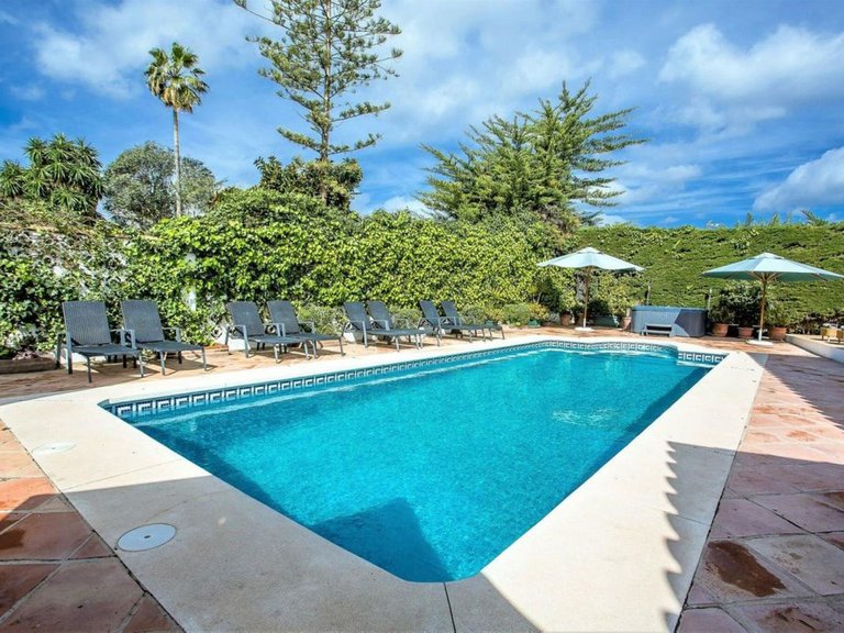 Villa for Sale in San Pedro De Alcántara, Marbella Area 3
