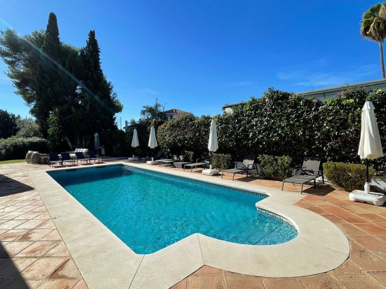 Villa for Sale in San Pedro De Alcántara, Marbella Area 11