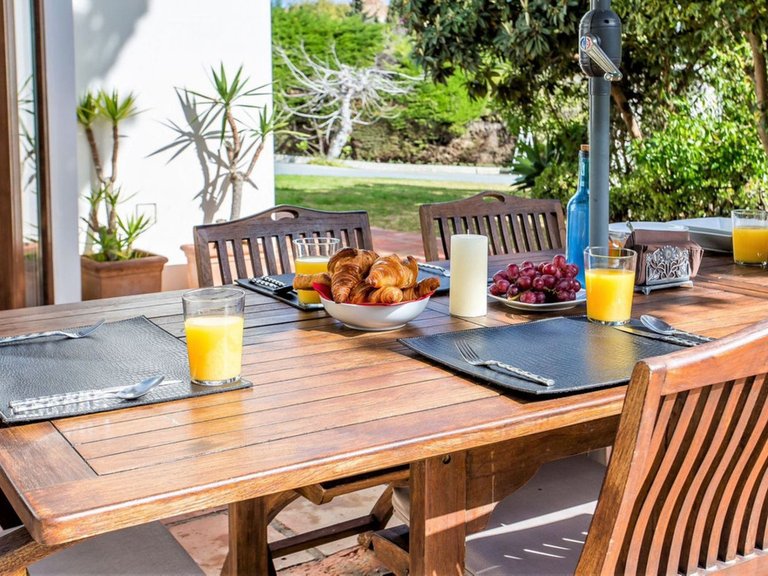 Villa for Sale in San Pedro De Alcántara, Marbella Area 18