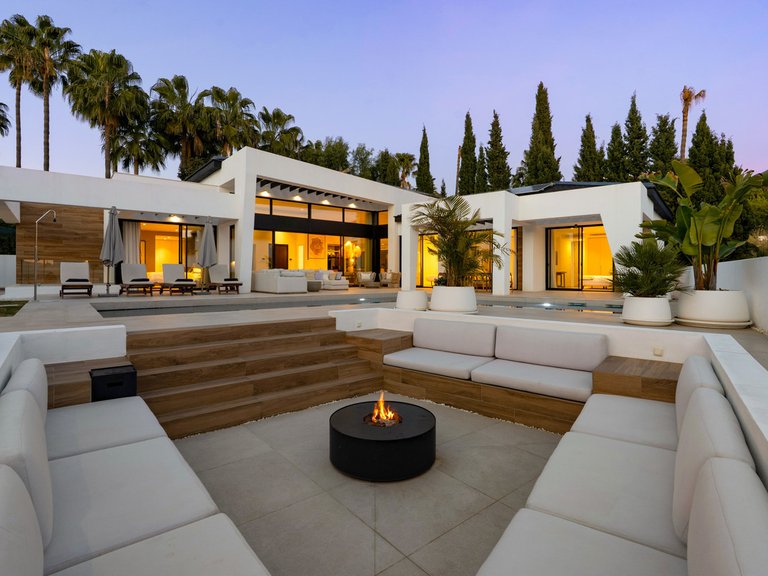 Villa for Sale in Nueva Andalucía, Marbella Area 1